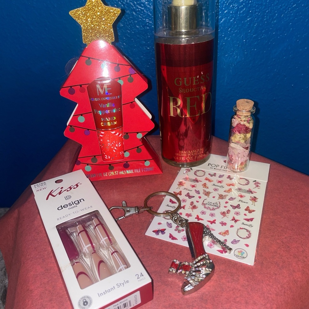 Red Bundle 🩷❤️ - Picture 1 of 7